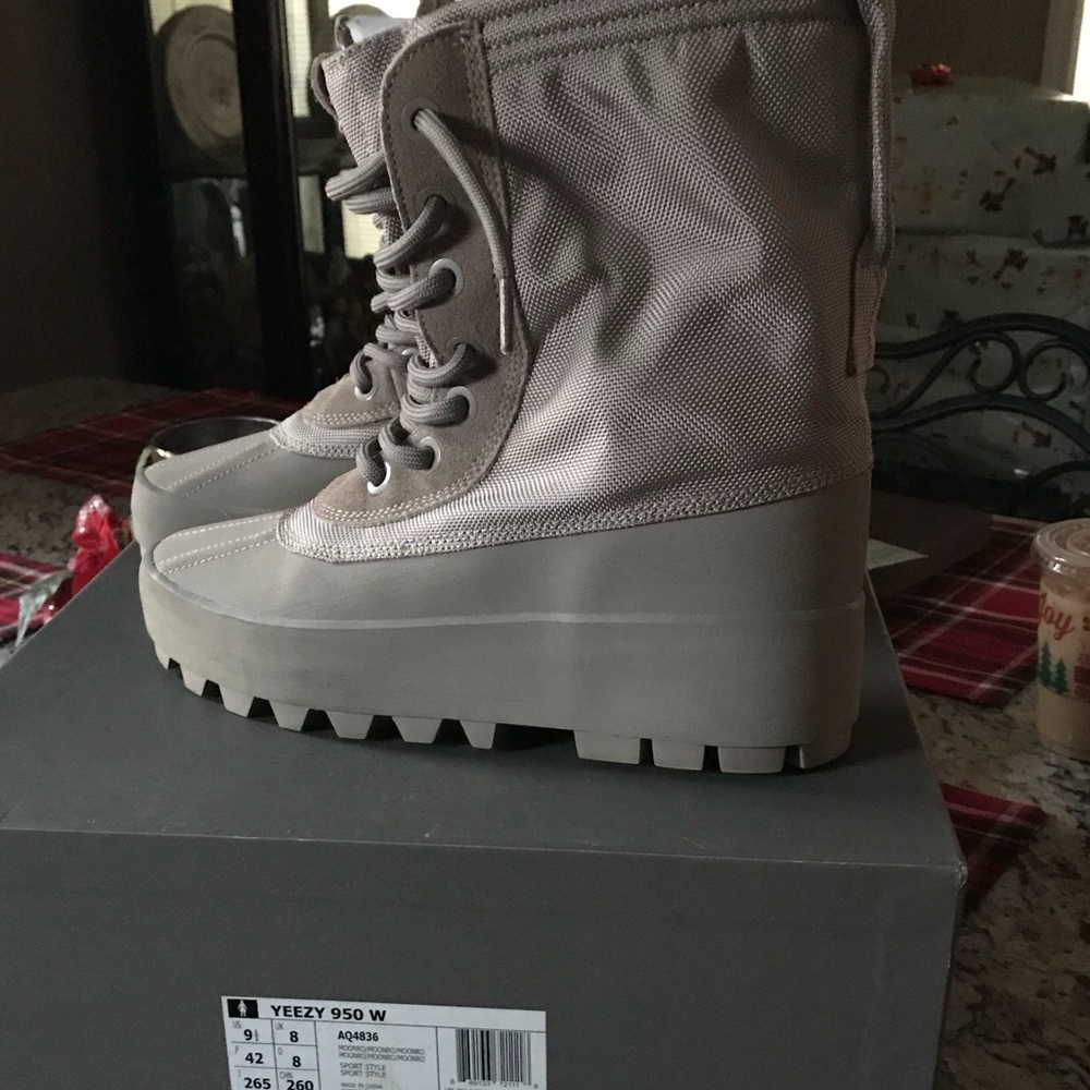 Brand new yeezy 950 boots